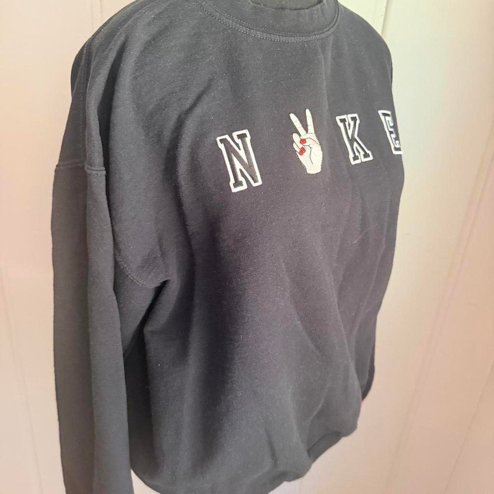 Nike black crewneck sweatshirt Size M